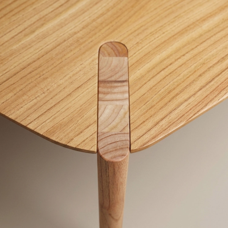 MESA OVAL Bohemia